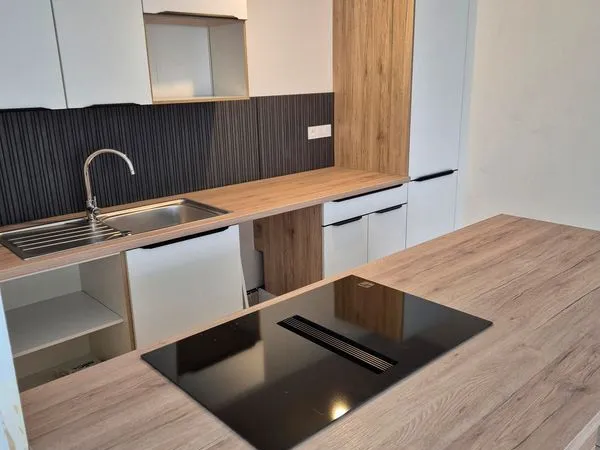LANDERNEAU - T2 RÉNOVÉ 52,5 m² - CUISINE ÉQUIPÉE - CAVE