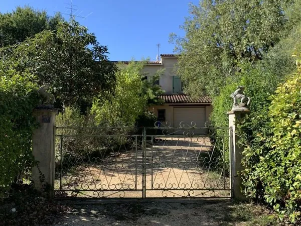 Villa à Deaux sur beau terrain arboré