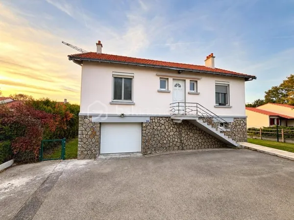 MAISON RÉNOVÉE DE 110 M², 3 CHAMBRES, SOUS-SOL AMÉNAGÉ ET JARDIN CLOS