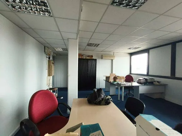 Bureau 67 m²