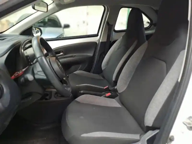 Toyota Aygo 1.0 vvt-i 72 dynamic — photo 10