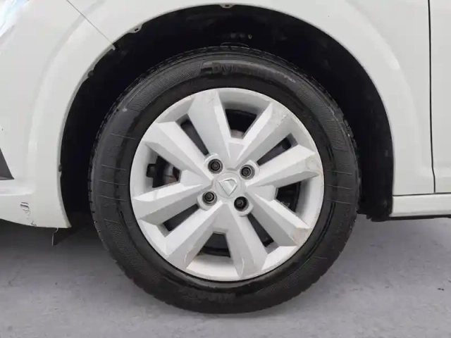 Dacia Sandero sce 65 — photo 300