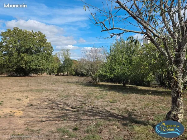 Terrain 747 m² FEREL