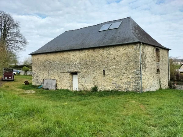 PARNE SUR ROC, une dépendance à rénover sur environ 1ha de t