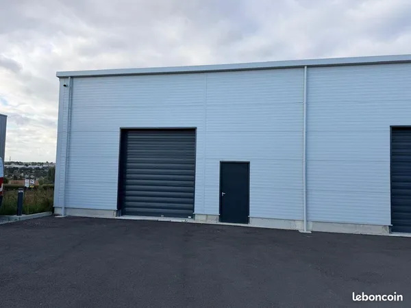 Location Entrepôts / activités 208m²