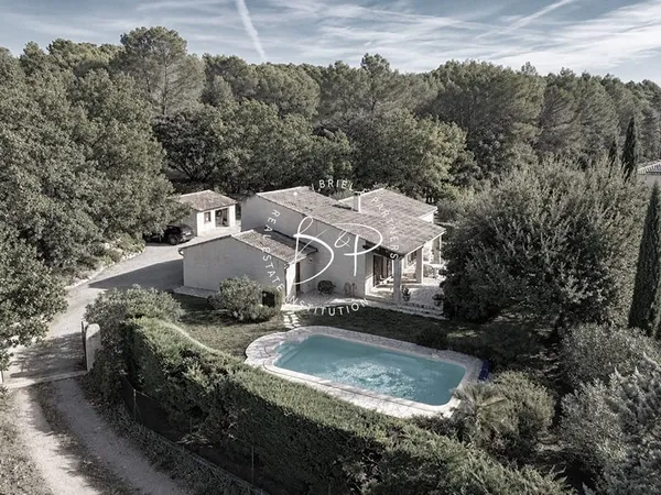 LORGUES, PROPRIÉTÉ AU CALME ABSOLU AVEC PISCINE ET POOL HOUSE