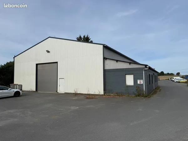 Local d'activité / atelier 450 M2 - Axe Saint Malo / Cancale / Saint Guinoux