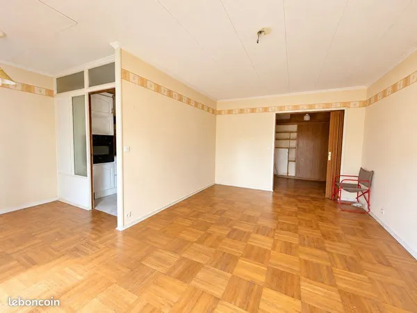 À VENDRE - Appartement T3 de 65 m² avec grand balcon et jolie vue - Saint-Étienne Montreynaud