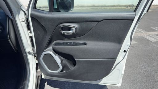 Jeep Renegade 1.4 MultiAir 140 BVA6 - Longitude Business – 2017 – 64438 km – Essence – Boîte Automatique — photo 25