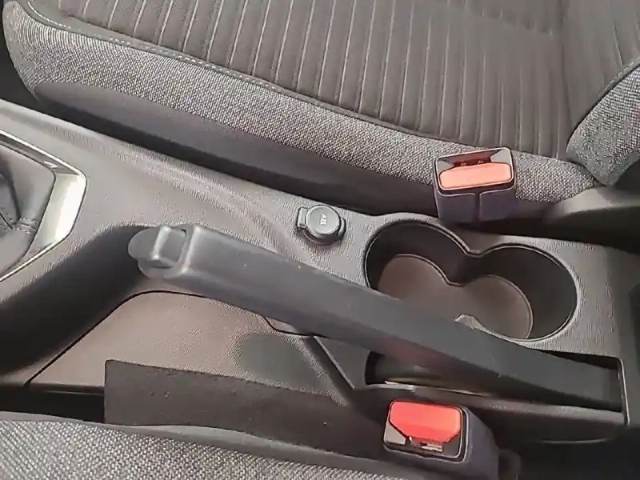 Peugeot 208 puretech 75 s&amp;s bvm5 — photo 52