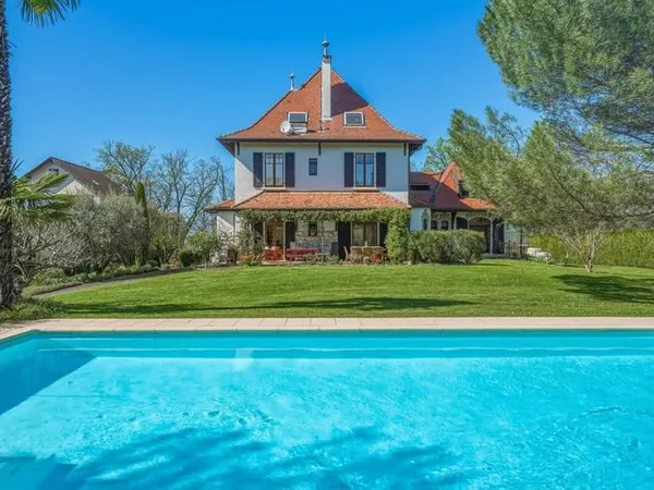 Maison 4 pièces 342 m²