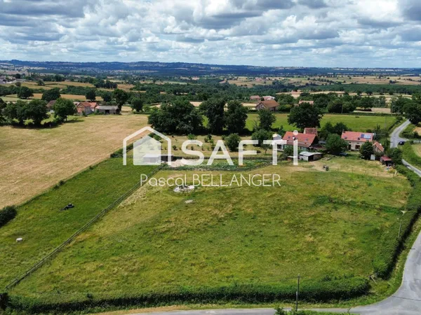 Ensemble immobilier de caractère avec gîte, point d'eau (mare), puits et terrain d'1 hectare