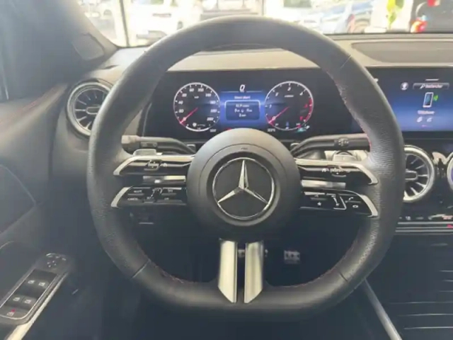 Mercedes Glb 200 d amg line — photo 14