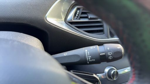 Peugeot 308 SW 2.0 BlueHDi 150 EAT6 - GT Line – 2016 – 141482 km – Diesel – Boîte Automatique — photo 17