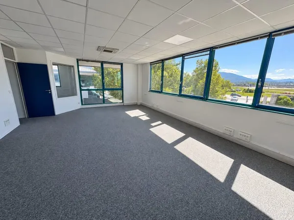 LOCATION BUREAUX ÉPAGNY METZ-TESSY : 176 M², ACCÈS A41, AUX P