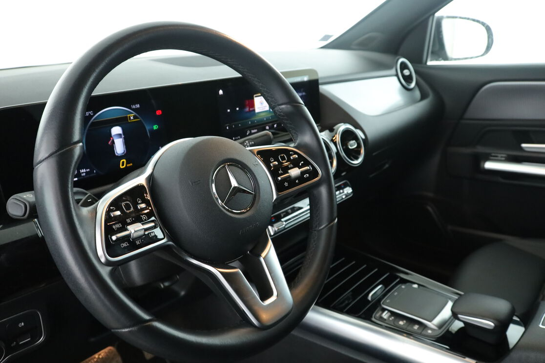 Mercedes-Benz GLA 200 d Progressive Line DCT — photo 10