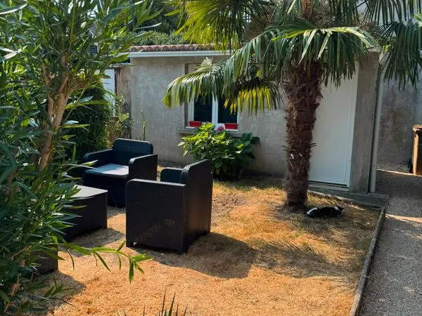Maison de charme lumineuse, avec jardin privatif, au calme, à deux pas de la gare