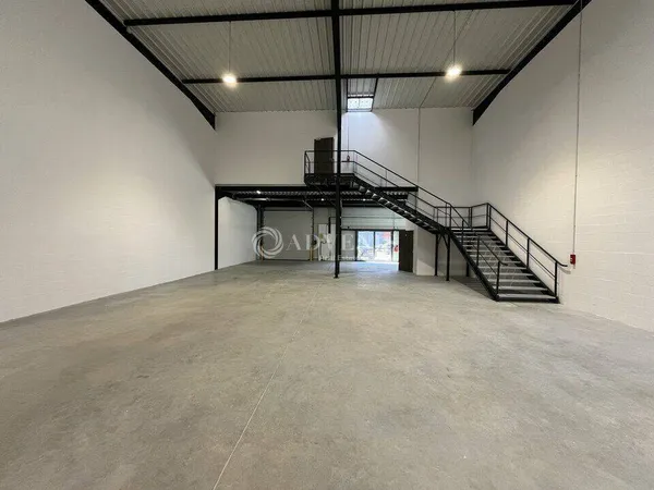 Local d'activité 1172 m²