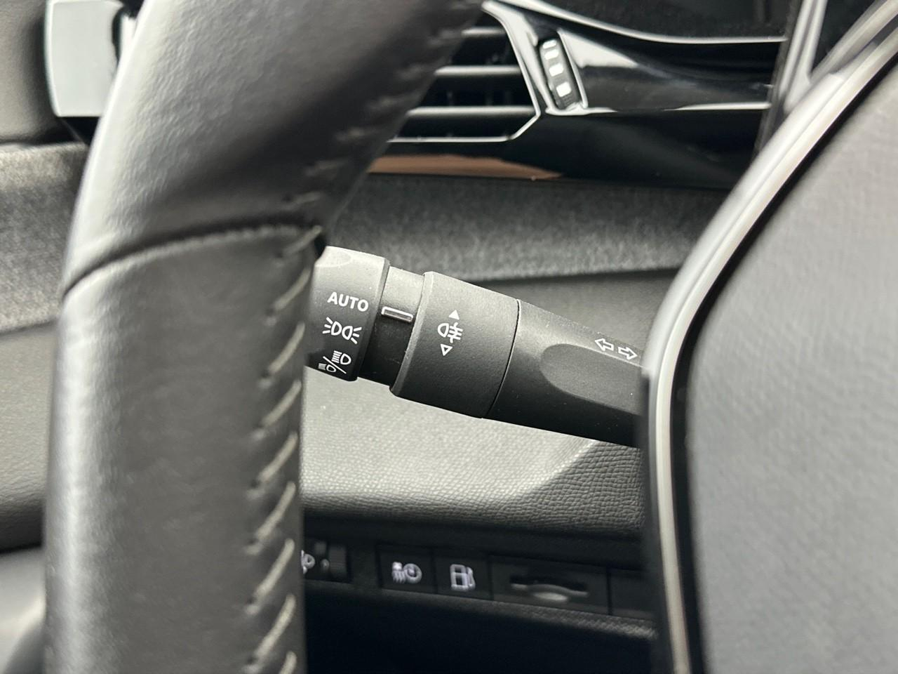 Peugeot 308 phev 180 e-eat8 allure pack — photo 17