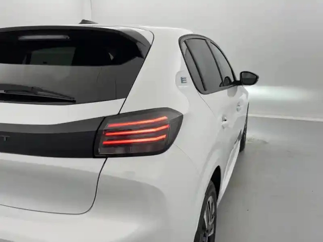 Peugeot 208 electrique 50 kwh 136ch — photo 31