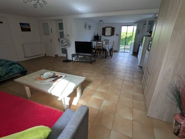 Studio 1 pièce 50 m²
