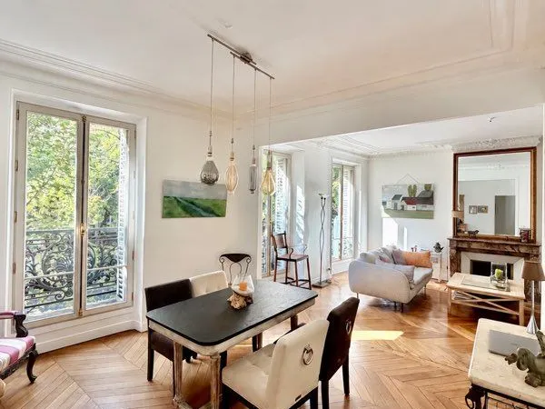 PARIS 10e - Boulevard de Magenta - Appartement de caractère de 122 m²