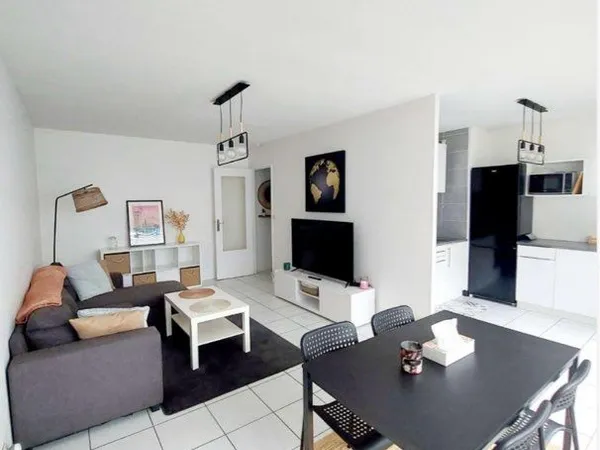 BELLEVUE - Appartement meublé de 47 m² avec balcon et place de parking en souterrain