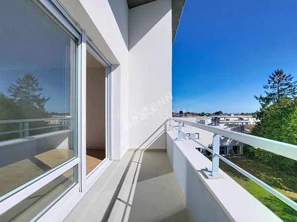 ORVAULT Place du Bout des Pavés : Exclusivité ! A vendre T2 lumineux au dernier étage avec balcon et