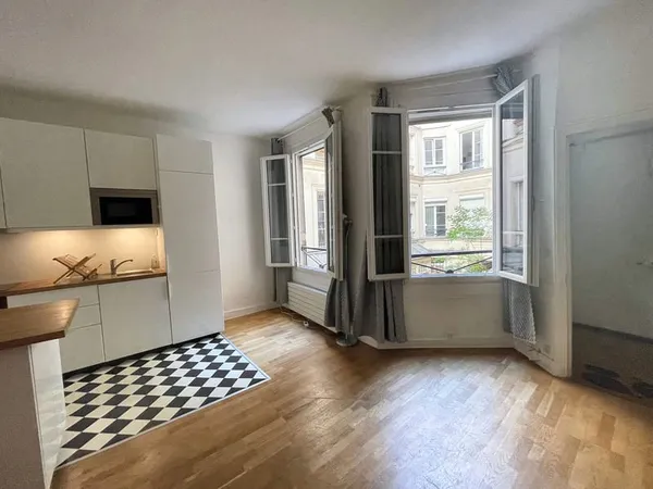 Paris 10e - République - 2 pièces 44 m² au calme sur cour, cave