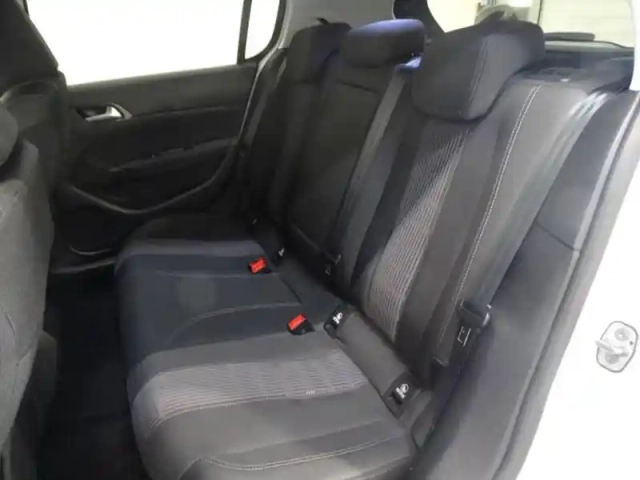Peugeot 308 1.2 puretech 130ch s&amp;s allure eat8 — photo 13