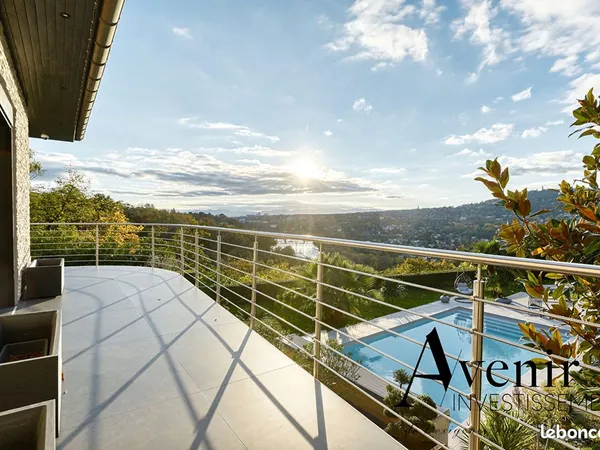 Propriété 8 pièces 223 m²
