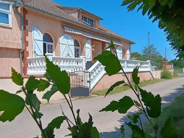 Maison 1 pièce 250 m²