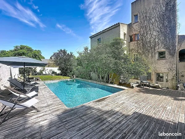 Maison 11 pièces 411 m²