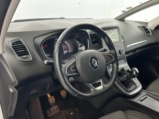 Renault Scenic dci 110 energy — photo 19