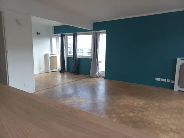 Appartement .90m². 5 pièces. 3 chambres. balcon