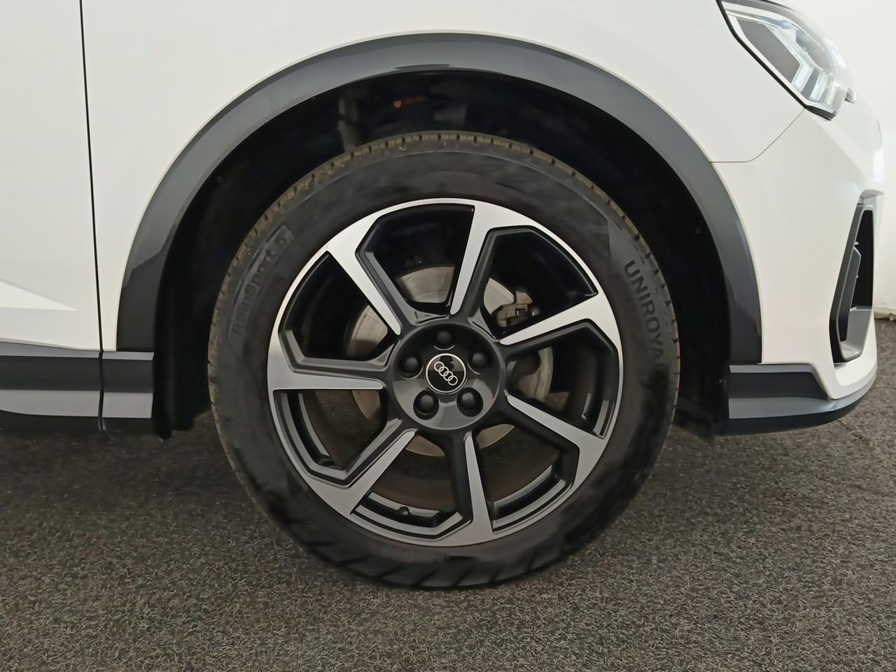 Audi Q3 sportback 35 tfsi 150 ch s tronic 7 s edition — photo 11