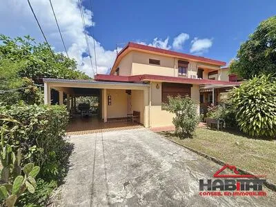MAISON DE TYPE T6 DANS SECTEUR TRANQUILLE ET PROCHE DE LA PLAGE