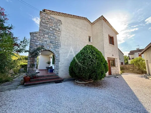 Maison 6 pièces 201 m²
