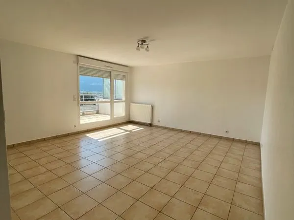 Appartement de 4 pièces de 100 m² au pieds du tram