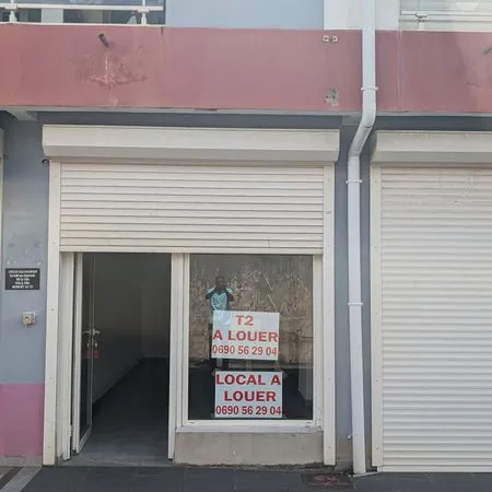 À louer - Local Professionnel / Commercial 50 m² - Saint François