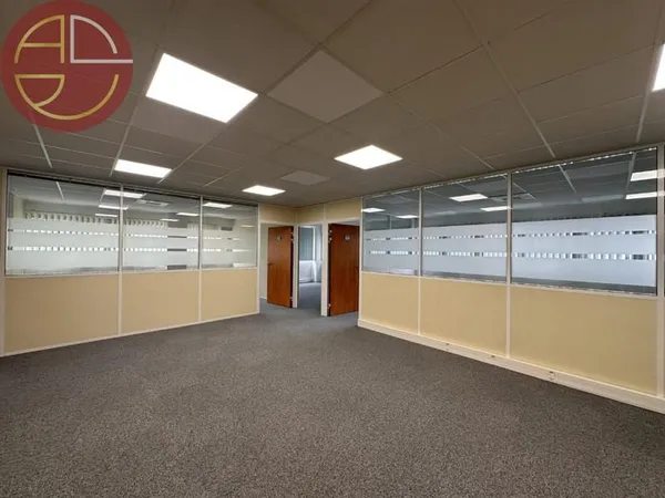 Bureau et espace de travail Location Castelnau-d'Estrétefonds 600m² 8814€