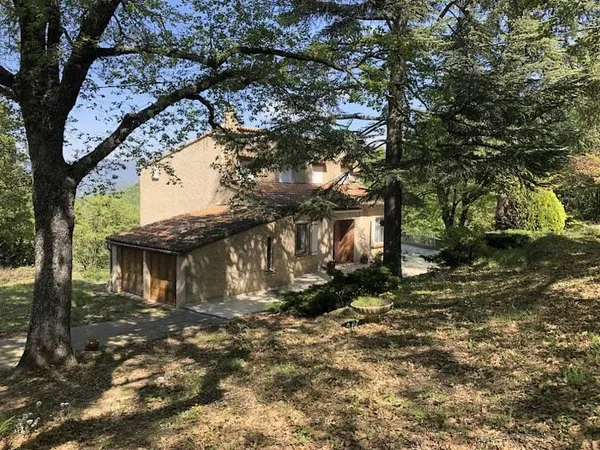 Propriété 8 pièces 200 m²