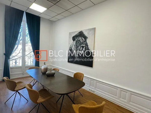 Bureau 80 m²