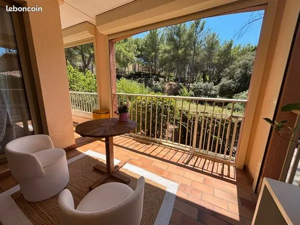 Sanary - plages et port de Bandol à pieds T2/3 de50m2