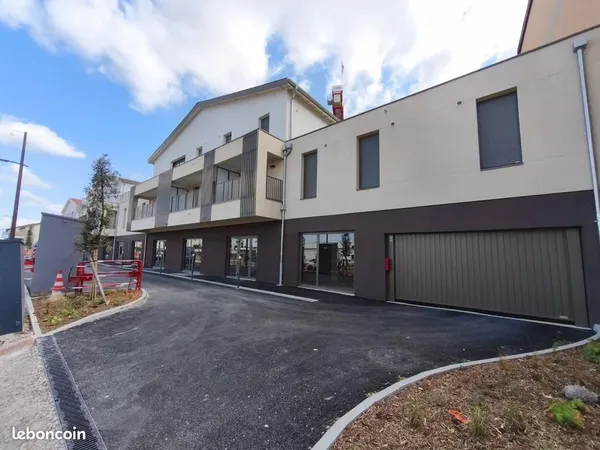Location local commercial - 75.76 m²