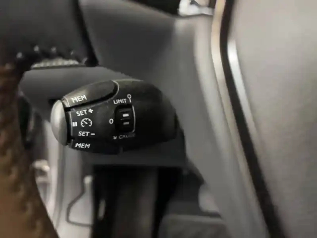 Peugeot 208 hybrid 100 e-dcs6 — photo 57