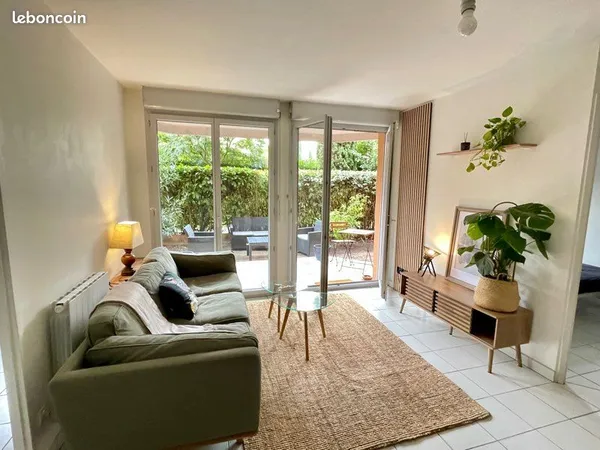 T3 de 48m2 -MEUBLÉ , RÉNOVÉ, avec TERRASSE et JARDIN