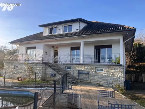 Maison 8 pièces 203 m²