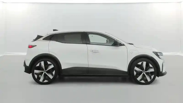 Renault Megane e-tech ev40 130ch standard charge — photo 37