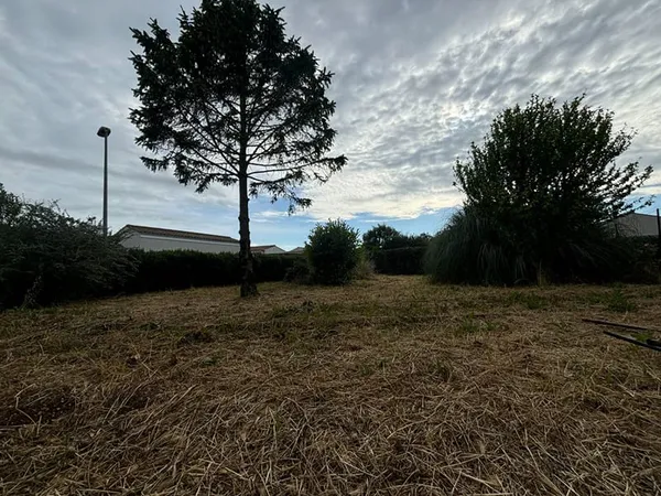 Terrain 364 m2 - Libre de constructeur - Saint Rogatien